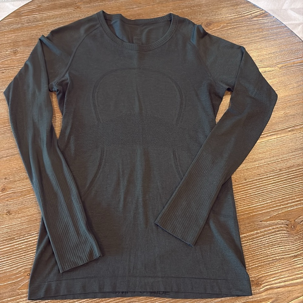 Lululemon swiftly tech long sleeve shirt